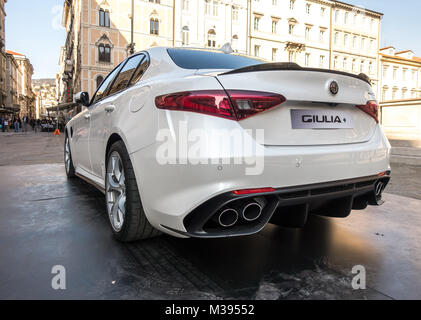 Trieste, Italia-31 marzo 2017: Salita dei Campioni AutoShow, Alfa Romeo Giulia Quadrifoglio con Ferrari 510-hp 2.9-litri twin-turbo V-6 , guida il r Foto Stock