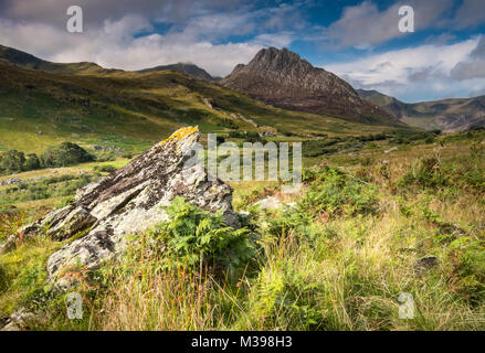 Tryfan e la valle Ogwen, Bethesda Pass, Snowdonia National Park, North Wales, Regno Unito Foto Stock