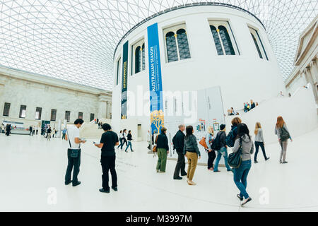 LONDON, Regno Unito - 10 ottobre: British Museum interni il 10 ottobre 2011 a Londra, Regno Unito. Istituito nel 1753 uno dei più grandi del mondo. Foto Stock