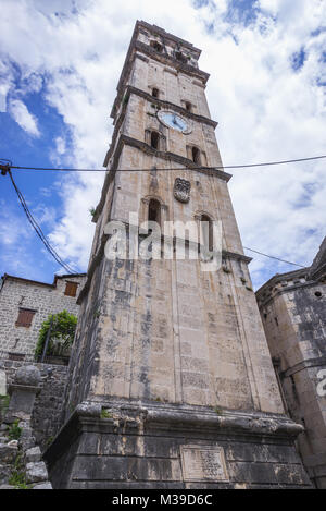 Il campanile della chiesa di San Nicola in Perast città storica nella Baia di Kotor del Mare Adriatico in Montenegro Foto Stock