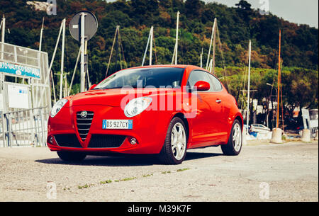 SISTIANA ,FVG, Italia Maggio 10, 2013: Foto di una Alfa Romeo Mito 155cv Turbo a Sistiana,Friuli Venezia Giulia, Italia. Progettato dal Centro Stile Alfa Rom Foto Stock