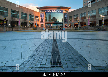 Il Lowry Outlet Mall, Salford Quays, Greater Manchester, Inghilterra, Regno Unito Foto Stock