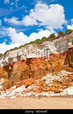 Rocce stratificate a Hunstanton immagine verticale Foto Stock