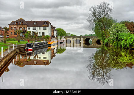 UK,Gloucestershire,Tewkesbury,Re John's Bridge & Fiume Avon Foto Stock