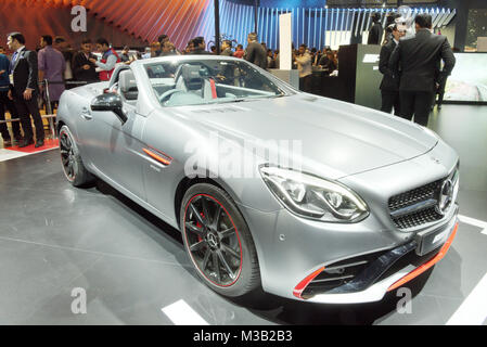 Maggiore noida, India. 9 febbraio 2018. La Mercedes-AMG SLC 43 RedArt Edition è sul display presso l'Auto Expo 2018 in India Expo Mart in maggiore noida, India. L'Auto Expo è un evento biennale e si svolge durante 9 al 14 febbraio 2018. Credito: Karunesh Jöhri/Alamy Live News. Foto Stock