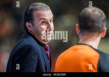 9 febbraio 2018, Aleksandar Nikolic Hall, Belgrado, Serbia; Eurolega di basket, Crvenz Zvezda mts Belgrado versus AX Armani Exchange Olimpia Milano; Head Coach Simone Pianigiani di AX Armani Exchange Olimpia Milano reagisce durante il amtch Foto Stock