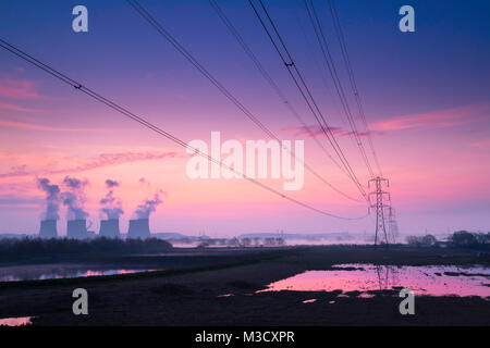 Ratcliffe-su-Soar power station e linee di trasmissione di potenza. Foto Stock