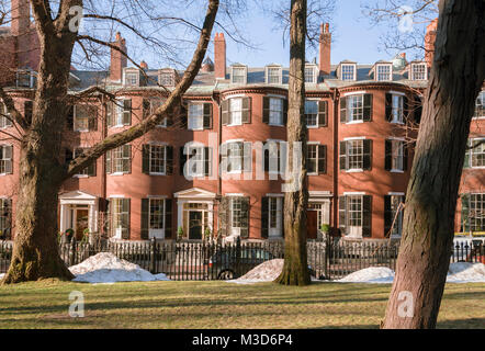 Mattone rosso case a schiera a Louisburg Square, Beacon Hill, Boston, Massachusetts. Foto Stock