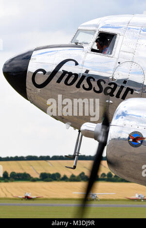 Trasporto aereo d'epoca Swissair Douglas DC-3 Dakota con scritta del titolo d'epoca, chiamato Froissair o Sroissair Foto Stock