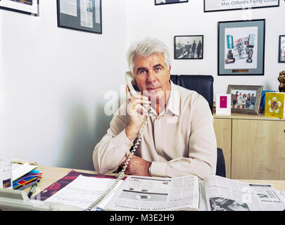 Ritratto di Max Clifford inglese pubblicista famoso per il suo 'kiss-e-tell' storie da tabloid. Fotografato nel suo ufficio 2004, Londra, Inghilterra, Regno Unito. Foto Stock