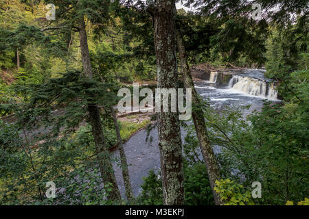 Wakefield, Michigan - Manabezho cade a Presque Isle fiume in contrada deserto montagna parco dello stato. Manabezho è il nome di un Ojibwa spiri Foto Stock