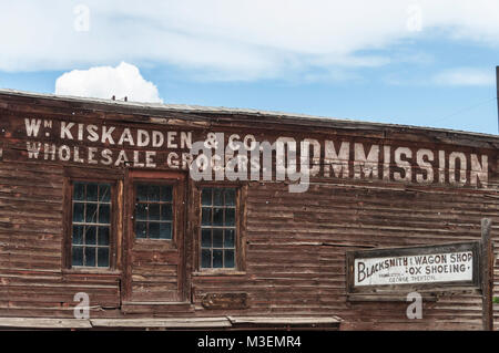 Virginia City, Nevada - Luglio 9, 2010: Virginia City è una Pietra Miliare Storica Nazionale ed è piena di vecchi edifici costruiti durante il 1800 boom di data mining Foto Stock