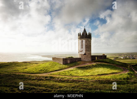 Il castello di Doonagore Irlanda adottate nel 2015 Foto Stock