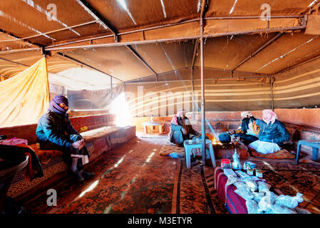 Beduin tenda a Wadi Rum adottate nel 2015 Foto Stock