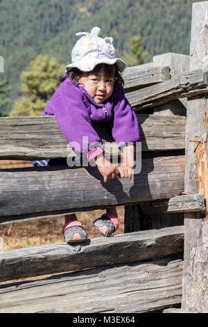 Phobjikha, Bhutan. Giovane ragazza bhutanesi. Foto Stock