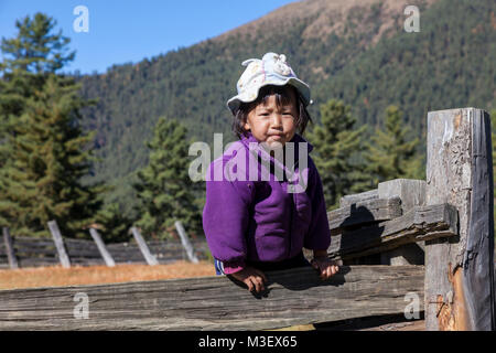 Phobjikha, Bhutan. Giovane ragazza bhutanesi. Foto Stock