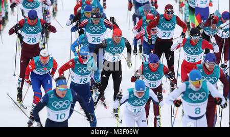 Avvio di massa per la mens 15km + 15km Skiathlon al Alpensia Centro Sci Fondo durante il giorno due di PyeongChang 2018 Giochi Olimpici Invernali in Corea del Sud. Foto Stock