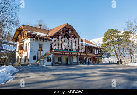 INNSBRUCK, Austria - 27 gennaio: (nota del redattore: latitudine di esposizione di questa immagine è stata aumentata digitalmente.) Il Urichhaus è visto in Tirol Panorama su gennaio 27, 2018 a Innsbruck, Austria. Foto Stock