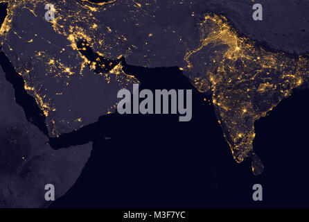 India e Medio Oriente le luci durante la notte come sembra che dallo spazio. Gli elementi di questa immagine sono arredate dalla NASA. Foto Stock