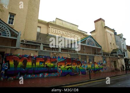 Graffiti sul Hippodrome edificio in Brighton, Sussex, Regno Unito Foto Stock