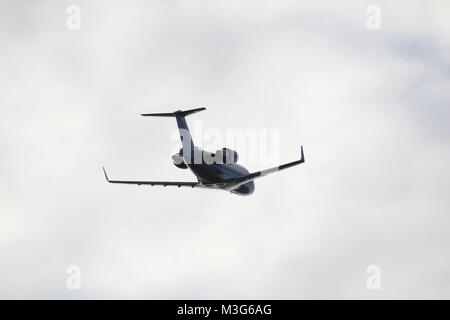 9H-VFC, un Bombardier CL-600 Challenger azionato da VistaJet Malta, con partenza dall'Aeroporto di Prestwick in Ayrshire. Foto Stock