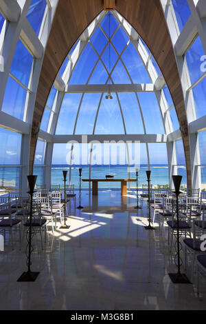 Vista interna della cappella nuziale del Ritz-Carlton Bali resort hotel.Nusa Dua. Bali.Indonesia Foto Stock