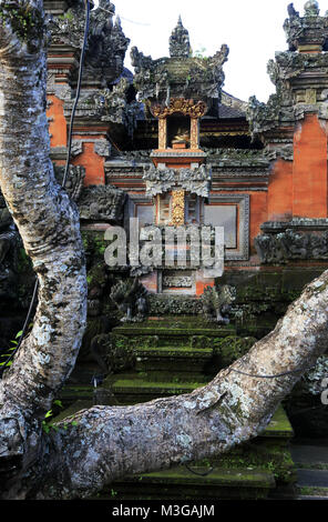 L'ingresso principale della pura Taman Saraswati Tempio.Ubud.Bali.Indonesia Foto Stock