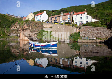 Staithes Beck Staithes costa dello Yorkshire North York Moors National Park,North Yorkshire, Inghilterra, Regno Unito Foto Stock