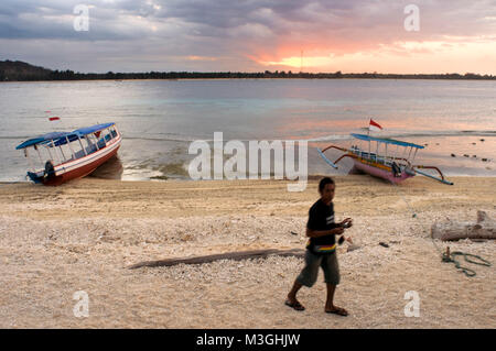 Paesaggio panoramico. Tramonto a Gili Meno isola. Lombok, Indonesia. Nel nord-ovest dell' isola è il Caffé Diana, il posto migliore per vedere le magnifice Foto Stock