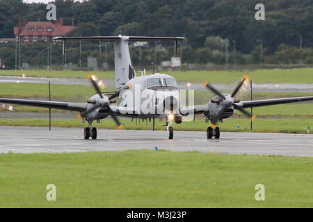 91-00516, un Beechcraft RC-12X Guardrail azionata dall'esercito degli Stati Uniti, arrivando all'Aeroporto di Prestwick in Ayrshire. Foto Stock