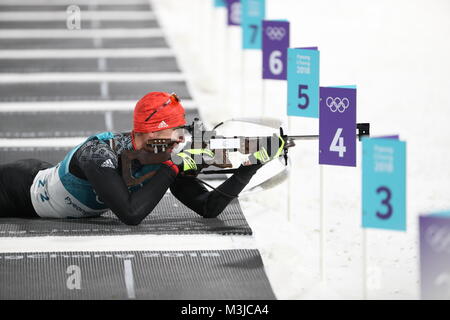 Pyeongchang, Corea del Sud. Xi Febbraio, 2018. La Germania Arnd Peiffer germogli durante uomini 10km sprint caso di biathlon a 2018 PyeongChang Giochi Olimpici Invernali a Alpensia Centro Biathlon, PyeongChang, Corea del Sud, 11 febbraio, 2018. Credito: Bai Xuefei/Xinhua/Alamy Live News Foto Stock