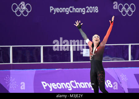 Pyeongchang, Corea del Sud. Xi Febbraio, 2018. Secondo posto Ted-Jan Bloemen dal Canada clebrates dopo Uomini 5000m caso di pattinaggio di velocità a 2018 PyeongChang Giochi Olimpici Invernali a Gangneung ovale, Gangneung, Corea del Sud, 11 febbraio, 2018. Credito: Ju Huanzong/Xinhua/Alamy Live News Foto Stock