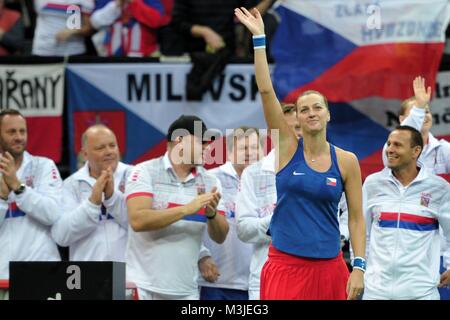 Praga, Repubblica Ceca. Xi Febbraio, 2018. Repubblica ceca tennis team festeggia dopo la vittoria nella loro Fed Cup match tra Repubblica Ceca v svizzera a Praga Repubblica Ceca, 11 febbraio 2018. Petra KVITOVA completato un ritorno da favola di Fed Cup by BNP Paribas tennis da outplaying Swiss Belinda Bencic a mettere la Repubblica ceca in un 3-0 vantaggio in Praga. Credito: Slavek Ruta/ZUMA filo/Alamy Live News Foto Stock