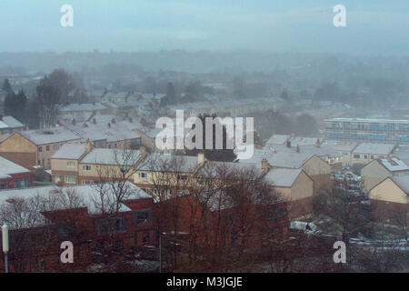 Glasgow, Scotland, Regno Unito Xi Febbraio.UK Meteo: Neve a Glasgow la sera presto diventa pesante come la temperatura e la visibilità scende. Gerard Ferry/Alamy Live News Foto Stock