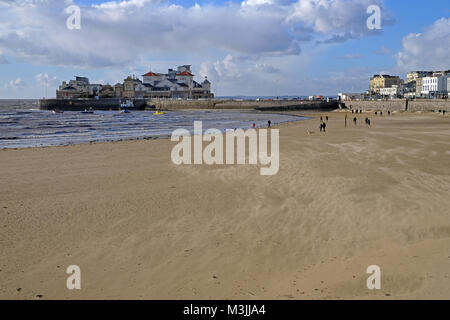 Weston-super-Mare, Regno Unito. Xi Febbraio, 2018. Meteo REGNO UNITO: sabbia soffia attraverso la spiaggia in un freddo, ventoso, ma soleggiato pomeriggio d'inverno. Keith Ramsey/Alamy Live News Foto Stock
