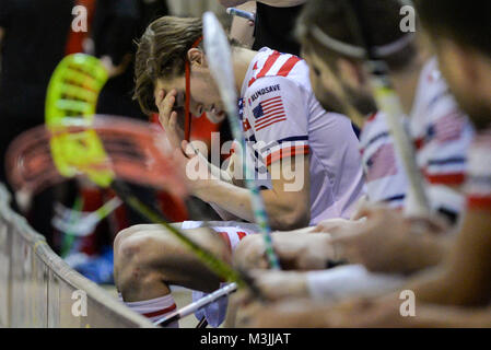 Toronto, Canada. Xi Febbraio, 2018. USA team player in azione durante la USA vs Canada floorball team nazionale partita del Nord America campionato mondiale il qualificatore a Ryerson University - Kerr Hall palestra (punteggio: 4-5 Canada win) Credito: Anatoliy Cherkasov/Alamy Live News Foto Stock