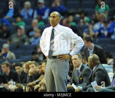 Memphis, Stati Uniti d'America. Xi Febbraio, 2018. UCF Cavalieri head coach, Johnny Dawkins, in disparte a Memphis. UCF sconfitto Memphis, 68-64, al FedEx Forum. Credito: Cal Sport Media/Alamy Live News Foto Stock