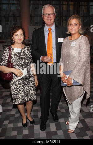 Susann Gruenwald (STiftung Mittagskinder), il Dott. Thomas Brakensiek (Volksbank), Bettina Berger (Marketing di Amburgo), Hamburg Spitzen, Sofitel, Amburgo, 09.05.16 Foto Stock