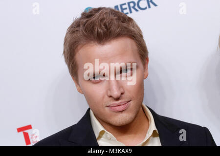 Giornalista e attivista Ronan Farrow assiste il quinto annuale delle donne nel Vertice mondiale al Lincoln Center il 3 aprile 2014 nella città di New York. Foto Stock