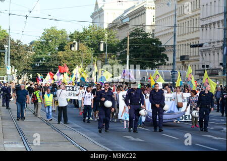 Vienne, Austria. Agosto 20th, 2016. Curdi dimostrare a Vienna contro le violazioni dei diritti umani in Turchia e l'isolamento di Abdullah Ocalan. © Franz Perc/Alamy Live News Foto Stock