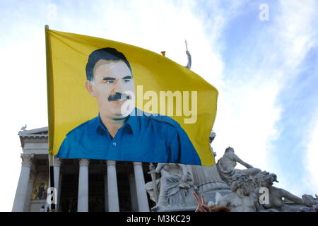 Vienne, Austria. Agosto 20th, 2016. Curdi dimostrare a Vienna contro le violazioni dei diritti umani in Turchia e l'isolamento di Abdullah Ocalan. © Franz Perc/Alamy Live News Foto Stock