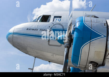 Berlino, Germania - Giugno 03, 2016: aerei sovietici Lisunov Li-2, compagnia aerea ungherese 'Malev'. Mostra ILA Berlin Air Show 2016 Foto Stock