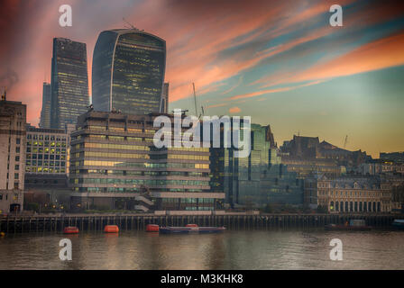 Londra REGNO UNITO. 24 gen 2017. City of London grattacieli di sunrise. © Malcolm Park/Alamy. Foto Stock