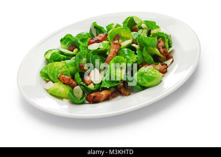 I CAVOLI DI BRUXELLES insalata isolati su sfondo bianco Foto Stock