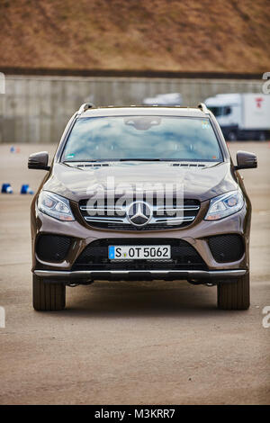 Kiev, Ucraina - 10 ottobre 2015: Mercedes Benz star esperienza. La serie di test drive Foto Stock