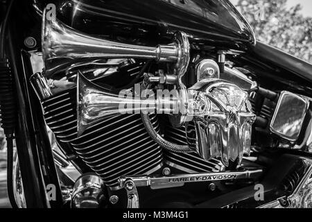 Berlino - Giugno 05, 2016: particolare della motocicletta Harley Davidson Heritage Softail. In bianco e nero. Classic giorni Berlino 2016. Foto Stock