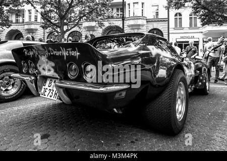 Berlino - Giugno 05, 2016: Sport Auto Chevrolet Corvette Stingray Coupe 'Steppenwolf', 1973. Vista posteriore. In bianco e nero. Classic giorni Berlino 2016. Foto Stock
