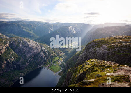 Kjeragbolten Norvegia prese nel 2017 Foto Stock