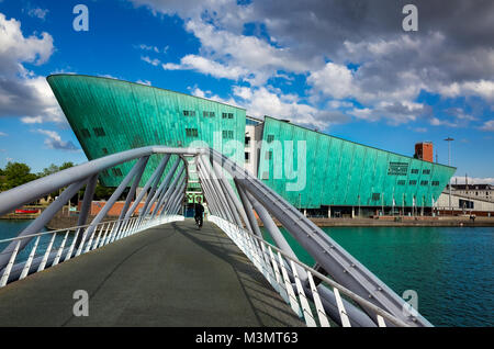 La nuova metropoli o Nemo science museum di Amsterdam, Paesi Bassi. Architetto Renzo Piano Foto Stock