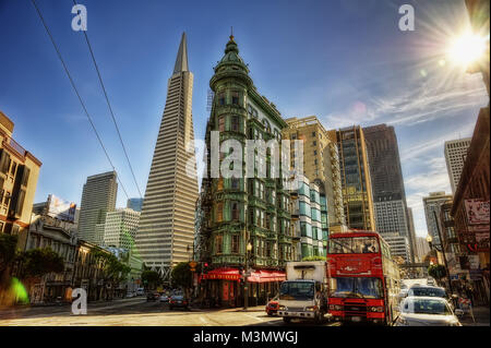 San Francisco, California, Stati Uniti d'America - 11 Novembre 2012: Corner Cafe in Piccola Italia prese nel 2015 Foto Stock